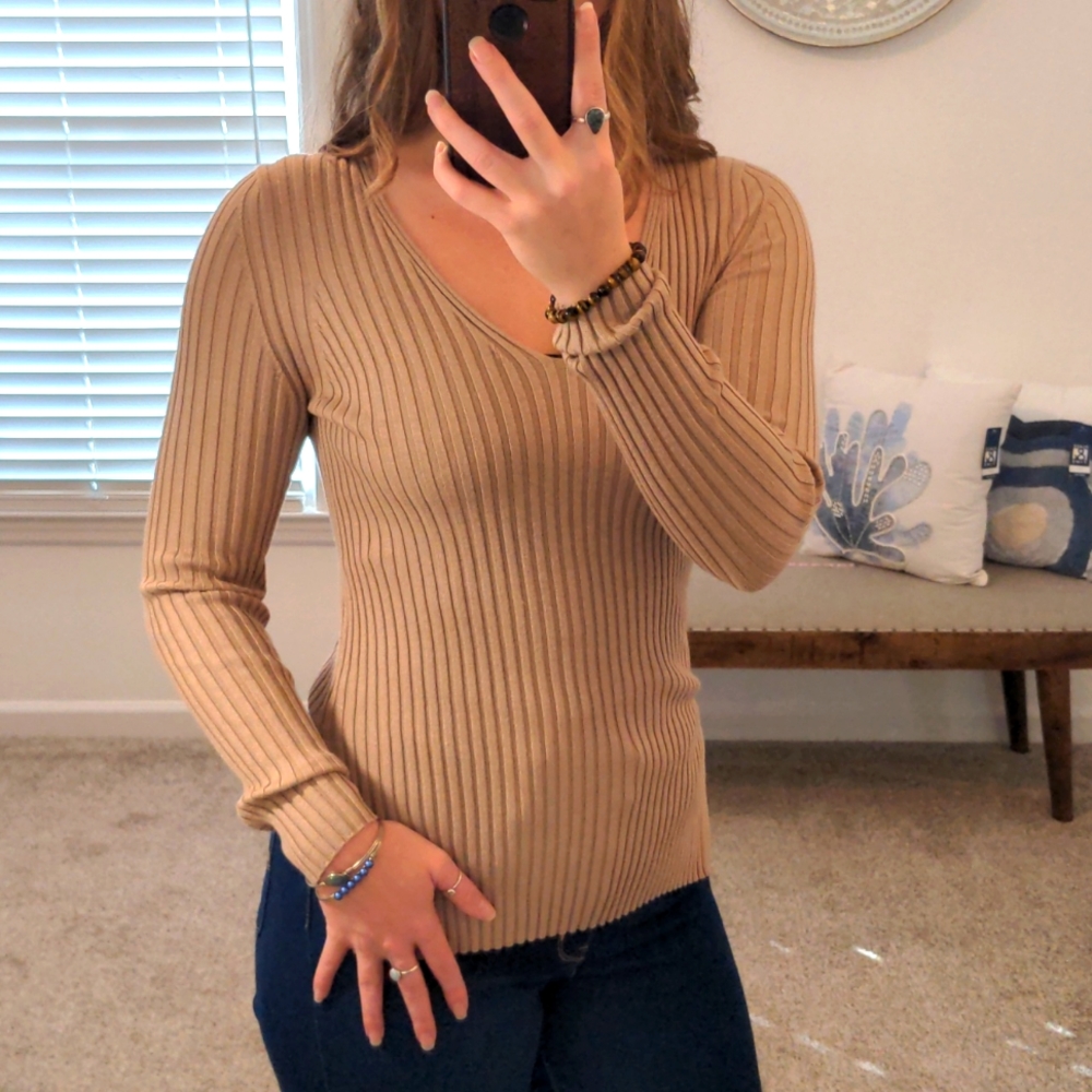 Nude tan large l ribbed v neck split hem fitted sweater Ambiance used